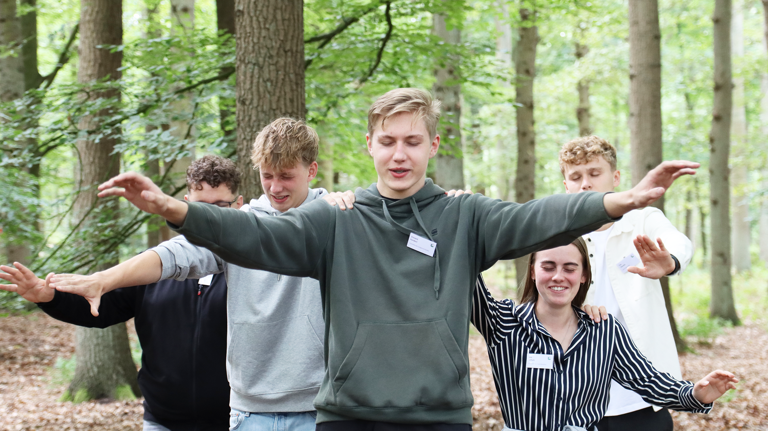 Working together blindfolded – trainees develop strategies during a forest-based team challenge.